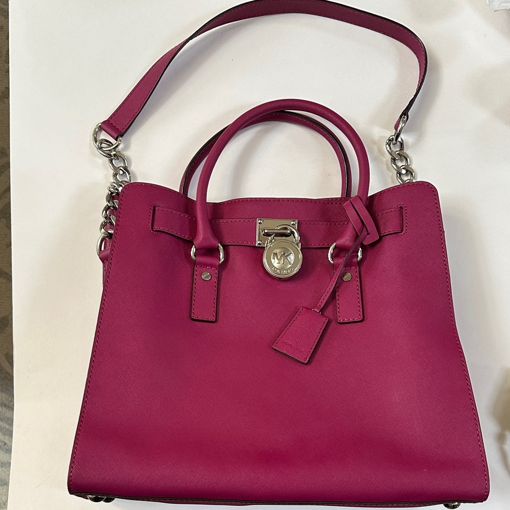 Michael Kors Hamilton handbag Saffiano leather. 
14 wide 12” tall. Great Cond.